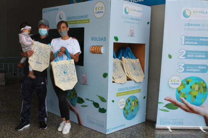 Utilizar bolsas reusables ayuda a minimizar el impacto con el medio ambiente Utilizar bolsas reusables ayuda a minimizar el impacto con el medio ambiente