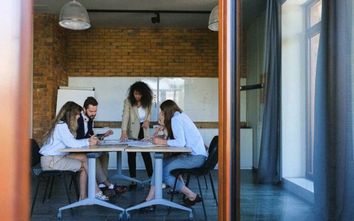 Mujeres en puestos de liderazgo Mujeres en puestos de liderazgo