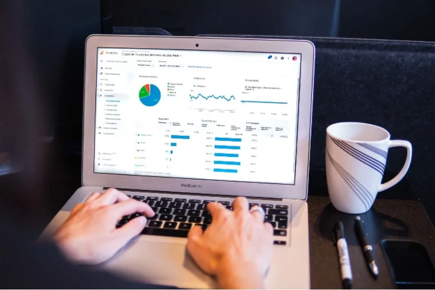 Desde la investigación de palabras clave hasta un software capaz de evaluar el rendimiento de la página, es fundamental para aparecer en las búsquedas de Google.