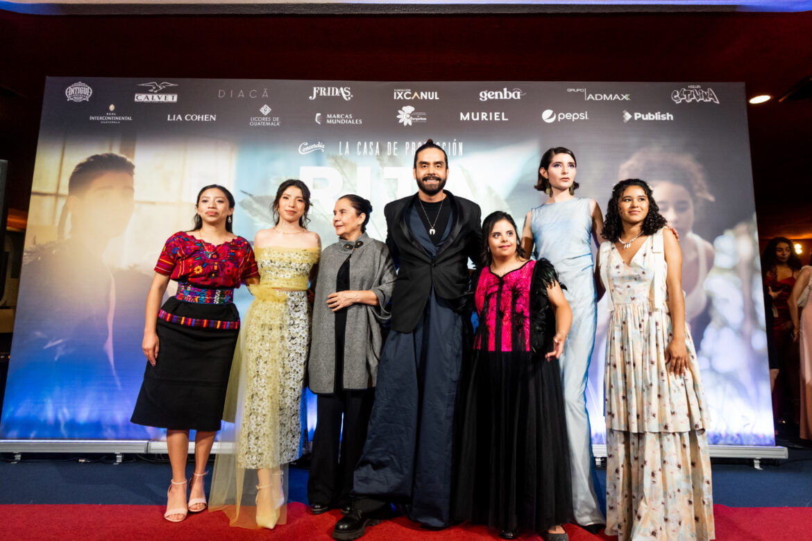 Cineasta guatemalteco Jayro Bustamante, en el estreno mundial de su film "Rita" en la Ciudad de Guatemala.