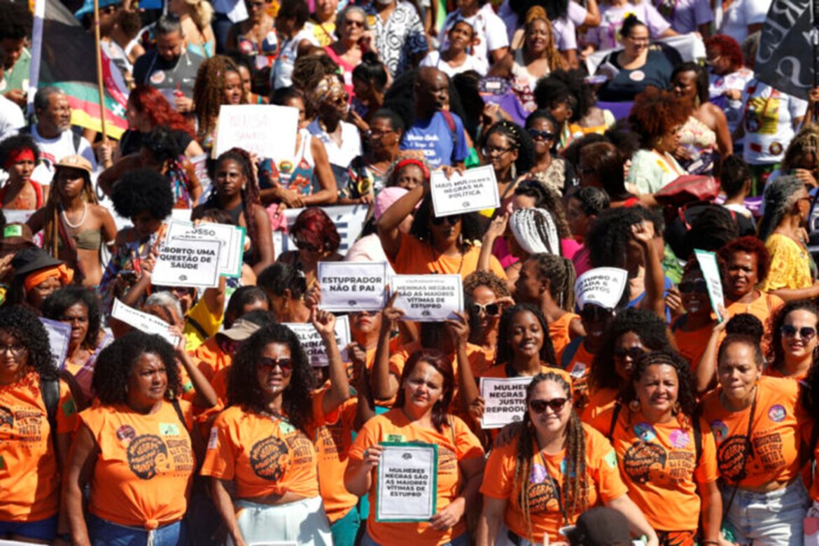 La organización Me too de Brasil denuncia en un diario digital el acoso del ahora ex ministro.